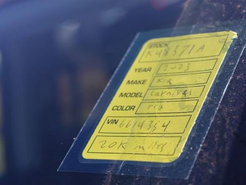 Certified 2023 Kia Carnival EX image 13