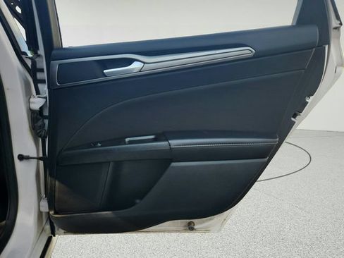 Used 2017 Ford Fusion SE w/ Fusion SE Technology Package FWD image 24