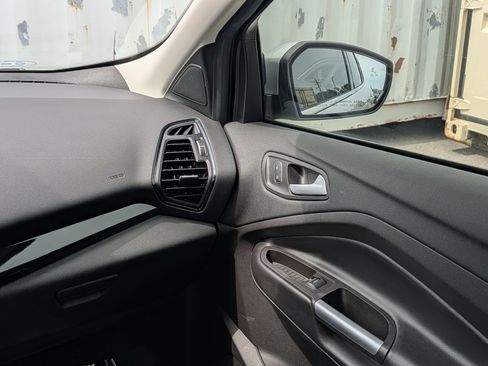 Used 2019 Ford Escape Titanium FWD image 18