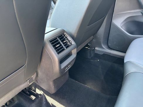 Used 2026 Volkswagen Tiguan SE AWD/4WD image 24