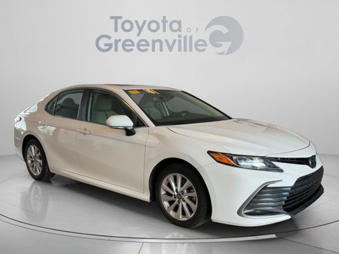 Used 2024 Toyota Camry LE w/ Convenience Package FWD image 8