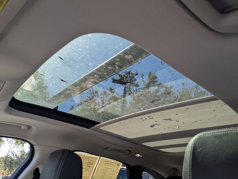 Used 2018 Jaguar F-PACE R-Sport image 8