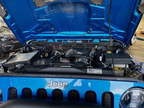 Used 2015 Jeep Wrangler Unlimited Rubicon w/ Connectivity Group image 30