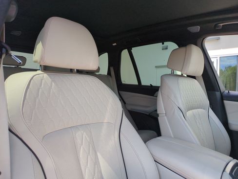 Used 2022 BMW X5 M50i w/ Executive Package AWD/4WD image 33
