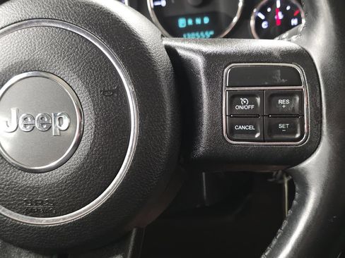 Used 2015 Jeep Wrangler Unlimited Sahara w/ Connectivity Group AWD/4WD image 31