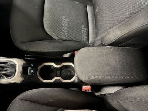 Used 2017 Jeep Renegade Sport w/ Power & Air Group image 23