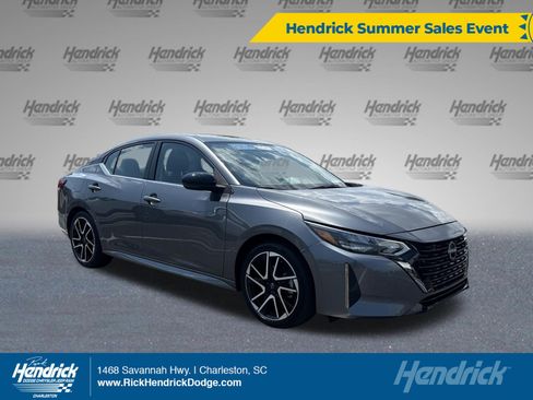 Used 2025 Nissan Sentra SR FWD image 1