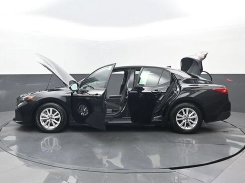 Used 2026 Toyota Camry LE FWD image 32