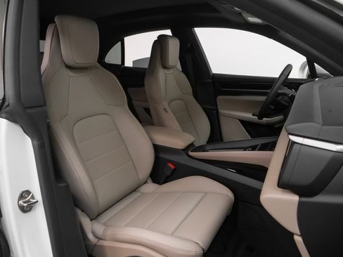 Used 2025 Porsche Macan Electric image 22