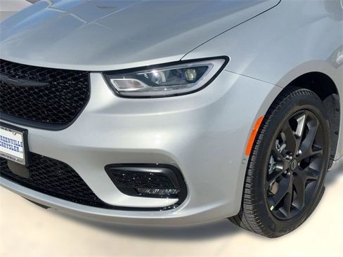 New 2026 Chrysler Pacifica Select image 11