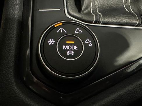 Certified 2024 Volkswagen Tiguan SE R-Line image 29