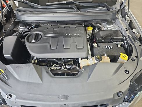 Used 2019 Jeep Cherokee Limited AWD/4WD image 36