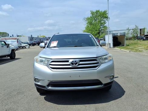 Used 2012 Toyota Highlander Limited w/ Tow Pkg AWD/4WD image 2