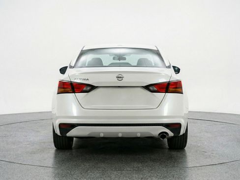 Used 2025 Nissan Altima 2.5 SV FWD image 7
