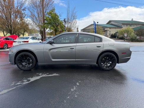 Used 2011 Dodge Charger SE image 5