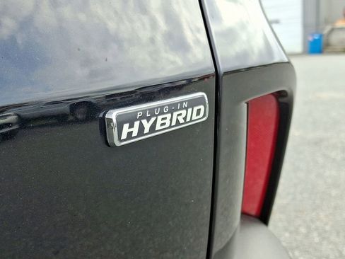 Used 2025 Ford Escape SE image 31