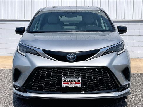 Used 2021 Toyota Sienna XSE AWD/4WD image 3