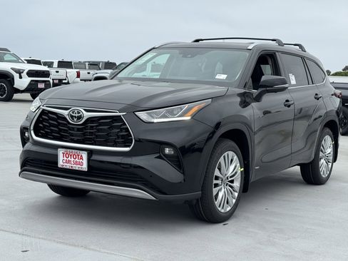 New 2026 Toyota Highlander Platinum AWD/4WD image 12