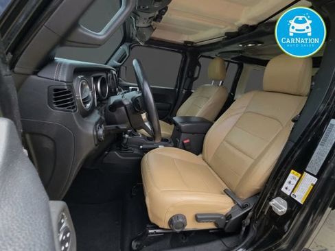 Used 2018 Jeep Wrangler Unlimited Sahara w/ Dual Top Group AWD/4WD image 6