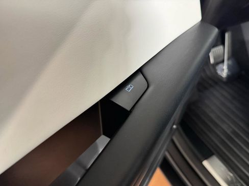 Used 2024 Tesla Cybertruck AWD Crew Cab image 21