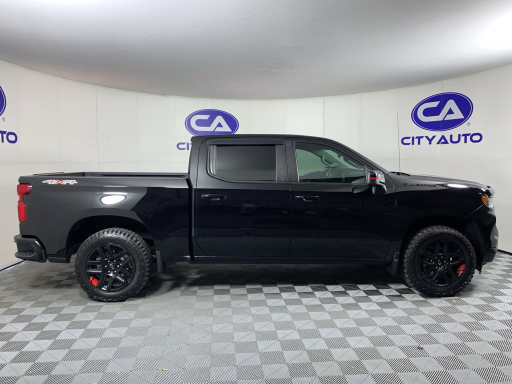 Used 2022 Chevrolet Silverado 1500 RST w/ Redline Edition AWD/4WD image 2