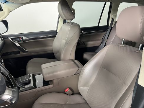 Used 2022 Lexus GX 460 Luxury w/ Sport Design Package image 16