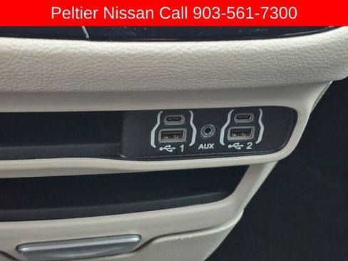 Used 2024 Chrysler Pacifica Limited FWD image 43