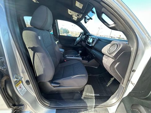 Used 2017 Toyota Tacoma TRD Off-Road w/ Tow Package (A/T) image 32