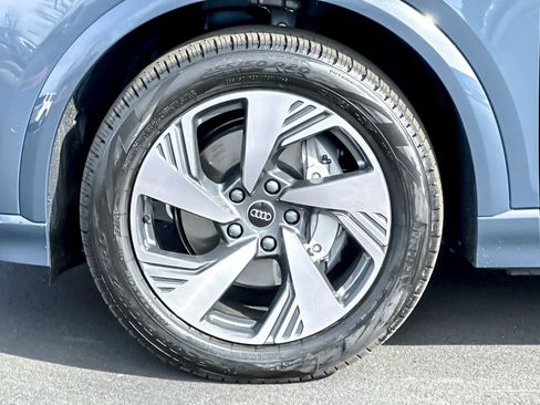 New 2025 Audi Q6 e-tron Premium Plus image 25