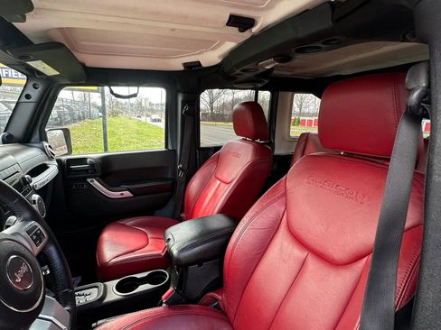 Used 2013 Jeep Wrangler Unlimited Rubicon image 19