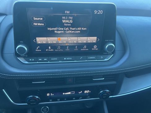 Used 2023 Nissan Rogue SV image 16