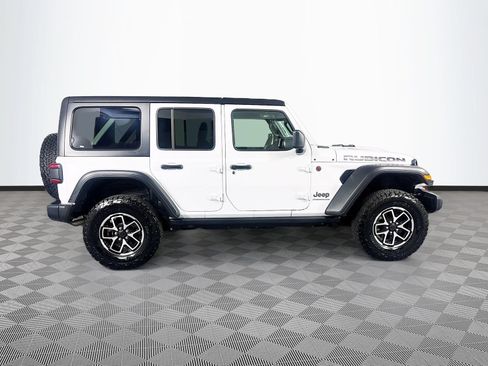 Used 2025 Jeep Wrangler Unlimited Rubicon AWD/4WD image 8