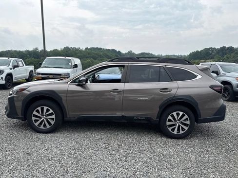 Used 2023 Subaru Outback Premium AWD/4WD image 2