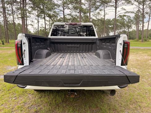 Used 2024 GMC Sierra 2500 AT4 w/ Technology Package AWD/4WD image 6
