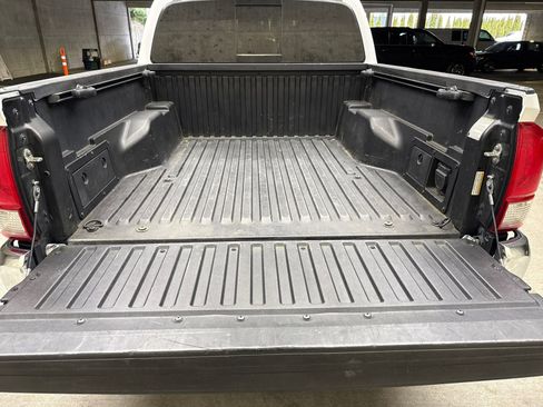 Used 2017 Toyota Tacoma TRD Off-Road w/ Tow Package (A/T) image 27