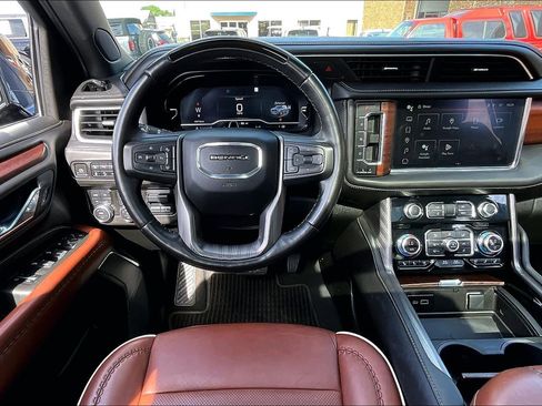 Used 2023 GMC Yukon Denali Ultimate AWD/4WD image 5