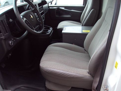 Used 2011 Chevrolet Express 1500 AWD image 17