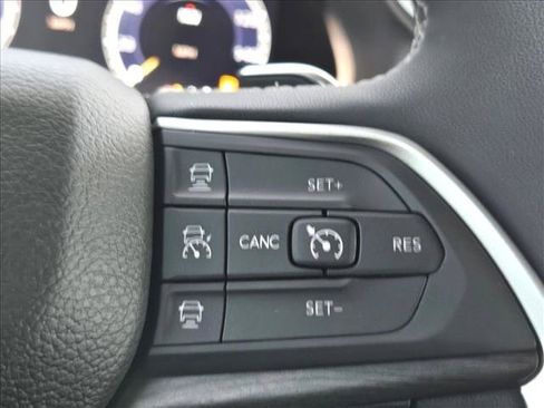 Used 2024 Jeep Grand Cherokee Limited w/ Trailer Tow Package AWD/4WD image 22