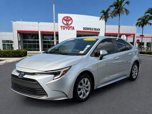Used 2024 Toyota Corolla LE FWD image 3