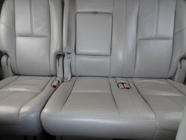 Used 2014 Chevrolet Suburban LT RWD image 27