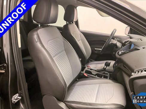 Used 2017 Ford Escape Titanium image 6