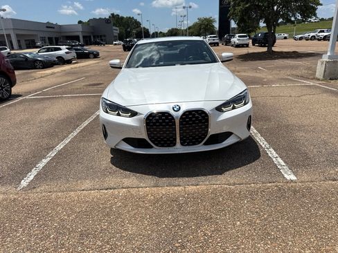 Used 2024 BMW 430i Coupe w/ Convenience Package RWD image 2