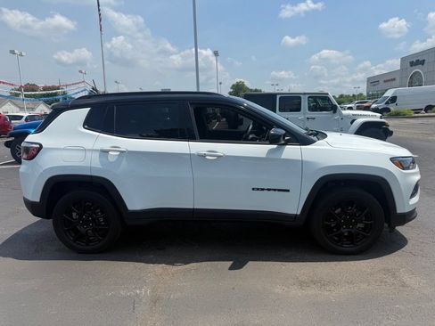 Certified 2022 Jeep Compass Latitude AWD/4WD image 2