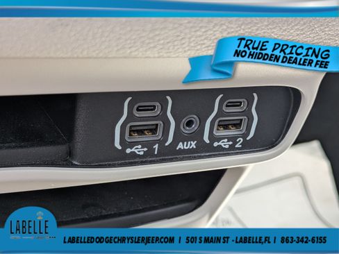 Used 2023 Chrysler Pacifica Touring-L FWD image 25