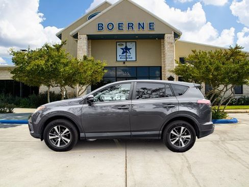 Used 2018 Toyota RAV4 XLE image 2