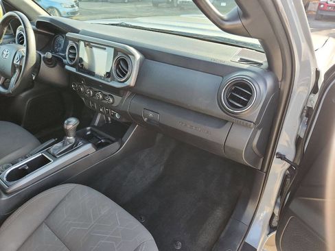 Used 2019 Toyota Tacoma TRD Sport image 23