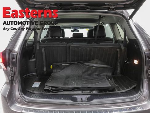 Used 2019 Toyota Highlander XLE AWD/4WD image 9
