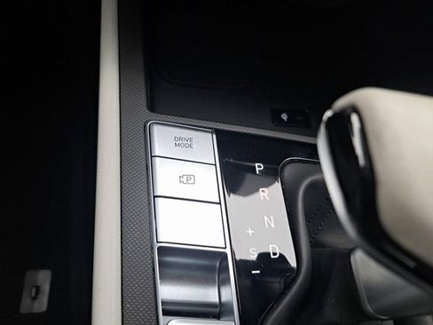 Used 2025 Hyundai Elantra Limited image 20