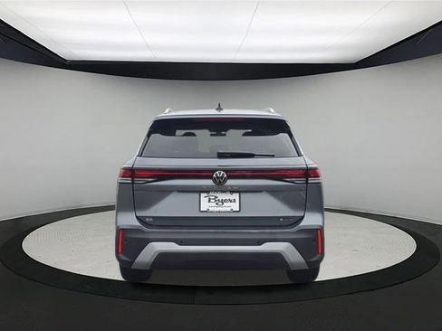New 2026 Volkswagen Tiguan SE image 6