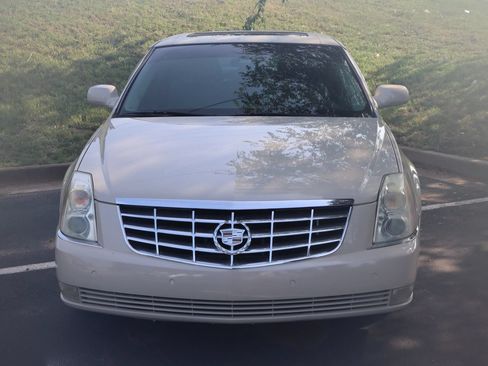 Used 2011 Cadillac DTS Luxury FWD image 2